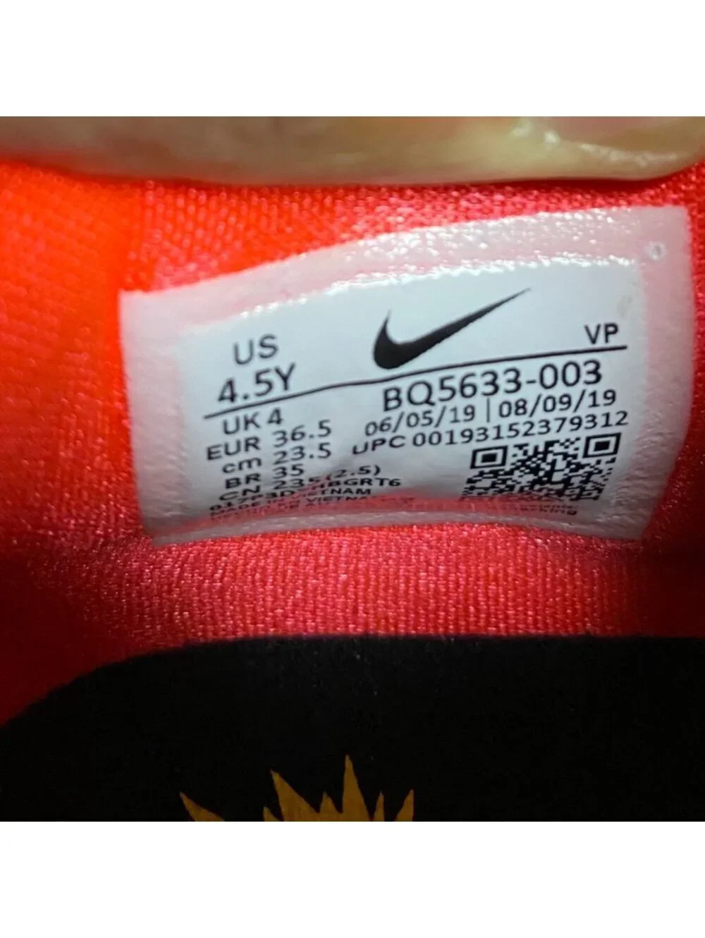 Nike boys black